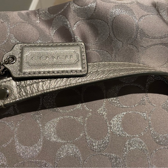 Gorgeous silver grey authentic Coach bag - Picture 2 of 6